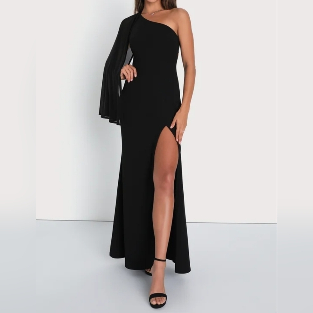 Lulus Women's Majestic Attitude Black Cape Sleeve One-Shoulder Maxi Dress, Large